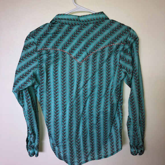 Wrangler snap button down western shirt. - Picture 3 of 3